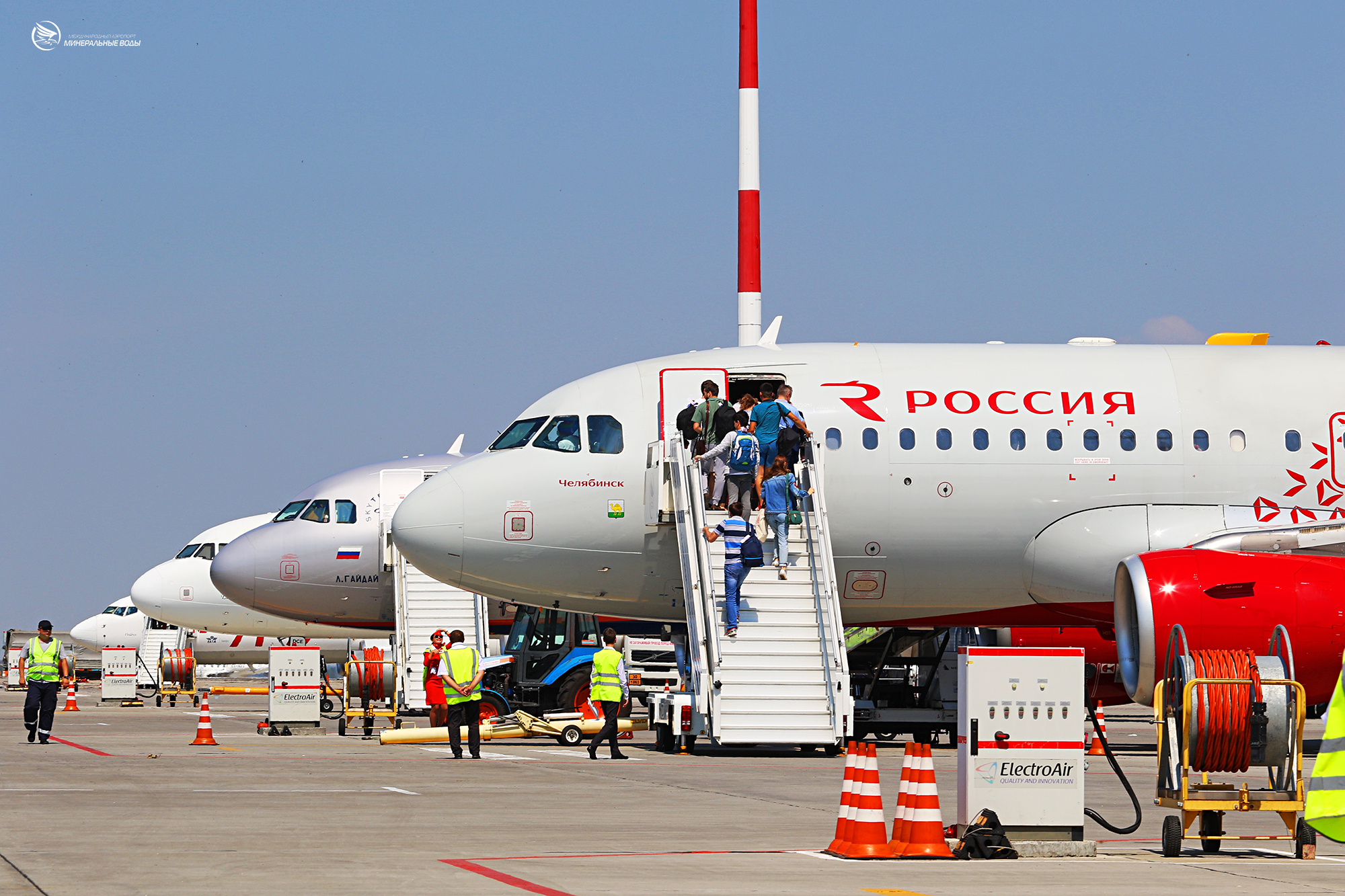 городская авиалиния. Red wings аэропорт. городская авиалиния. баку эйрлайнс. азербайджан хава йоллары.